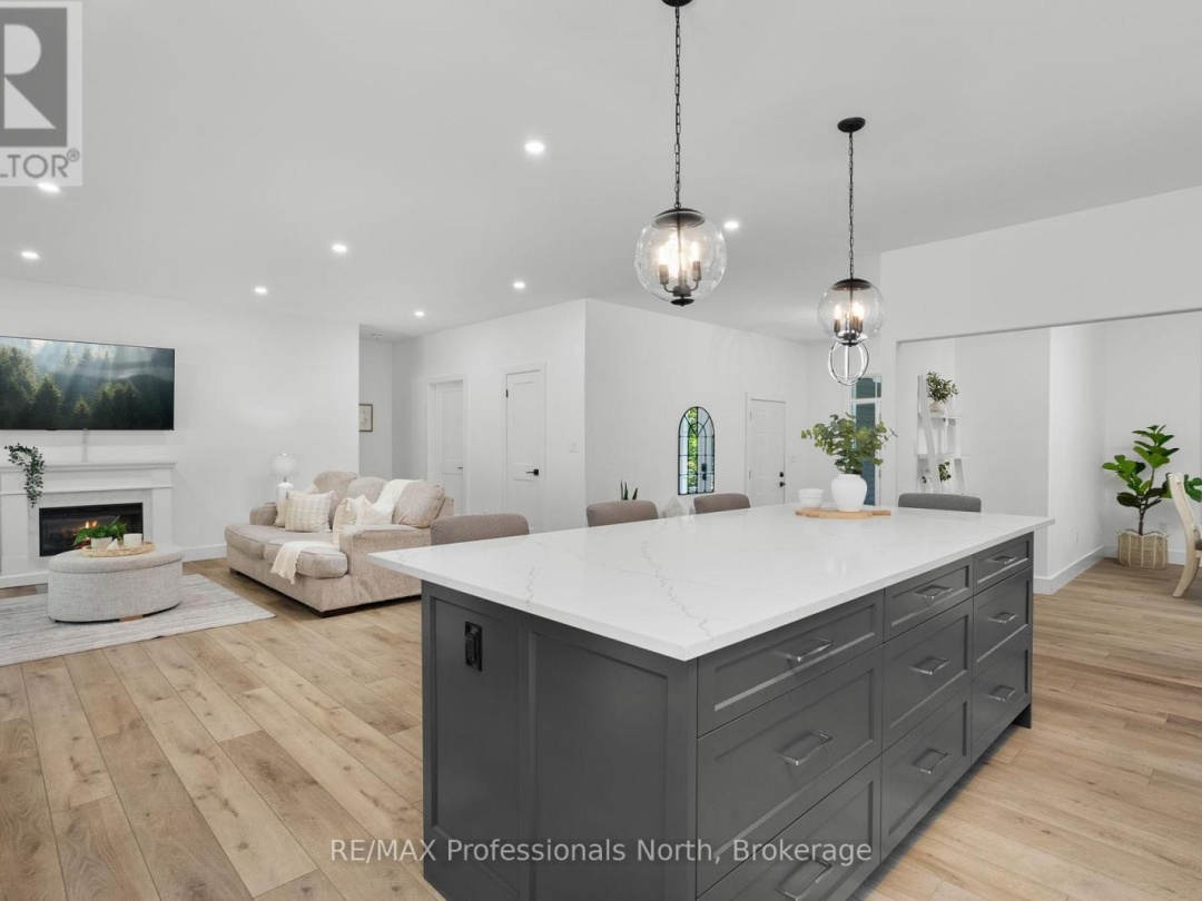 1034 XAVIER STREET, Gravenhurst (Morrison)