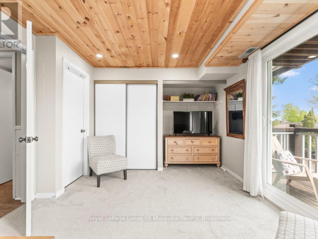 30 TURNER DRIVE, Peninsula Lake
