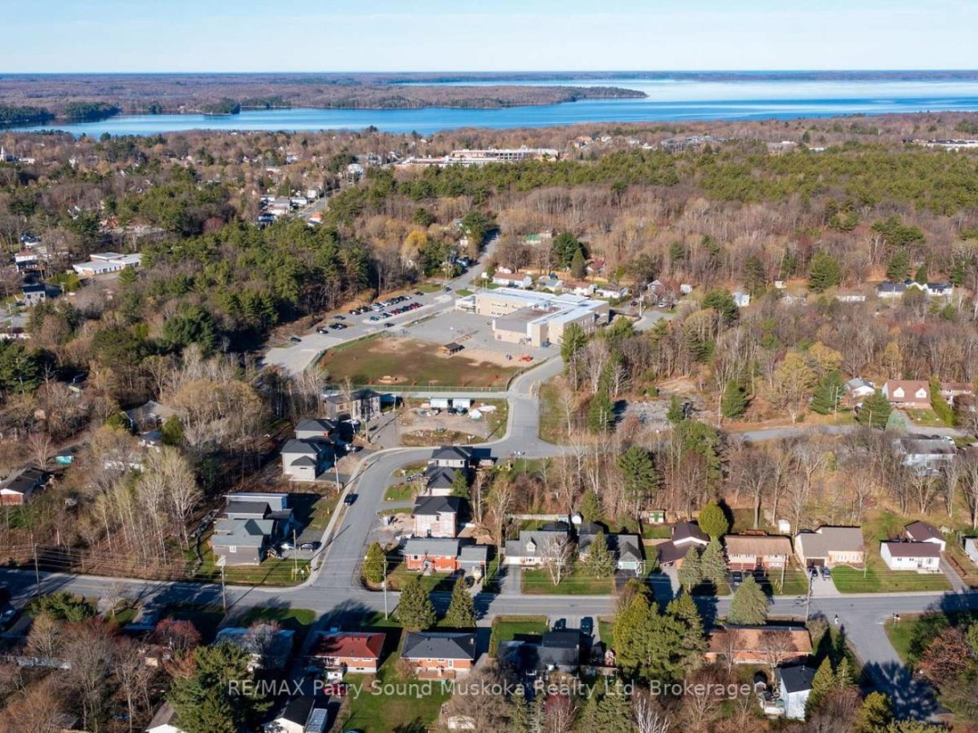 44 DENNIS DRIVE, Parry Sound