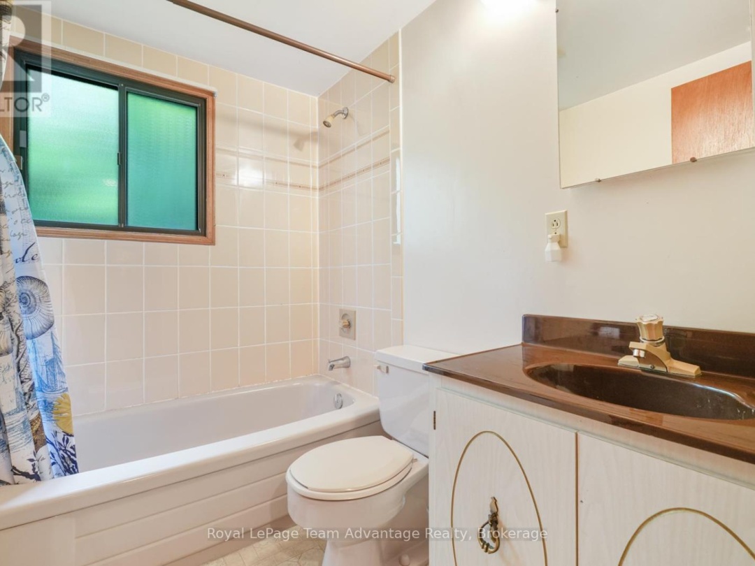 32 CHRISTIE COURT, Sugar Lake
