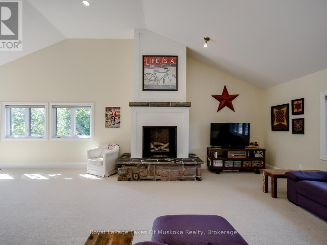 230 ECCLESTONE DRIVE, Bracebridge (Macaulay)