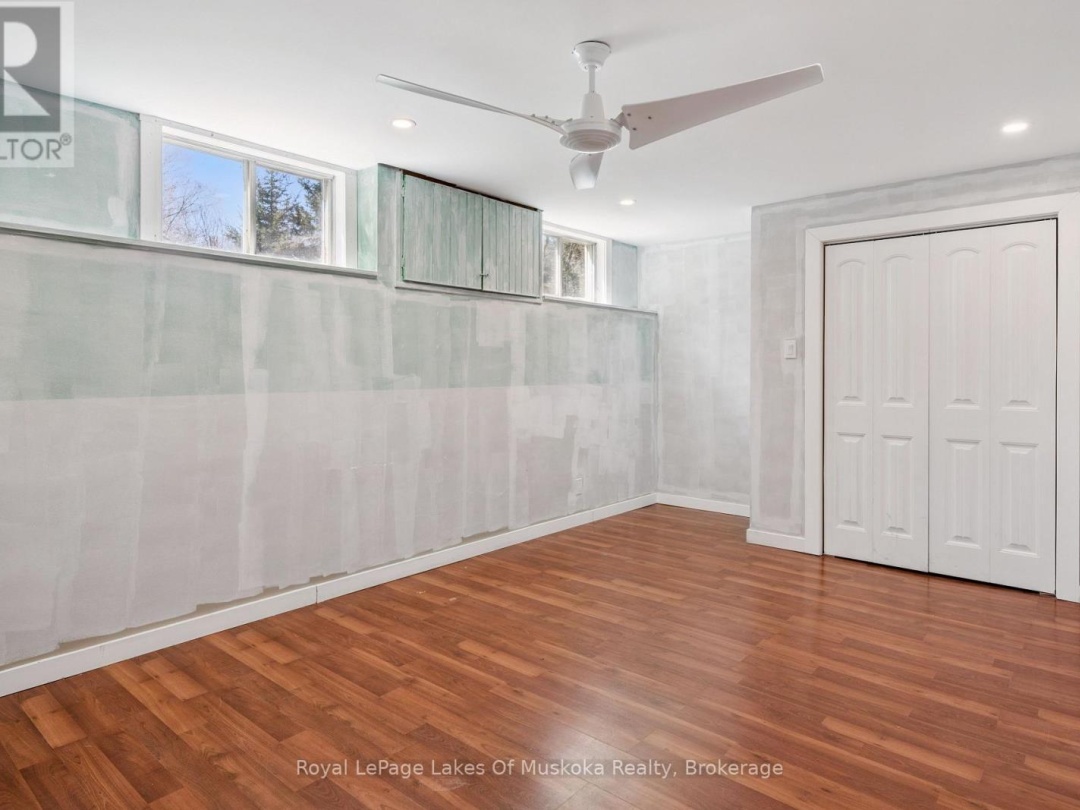 1052 OLD FALKENBURG ROAD, Bracebridge (Macaulay)