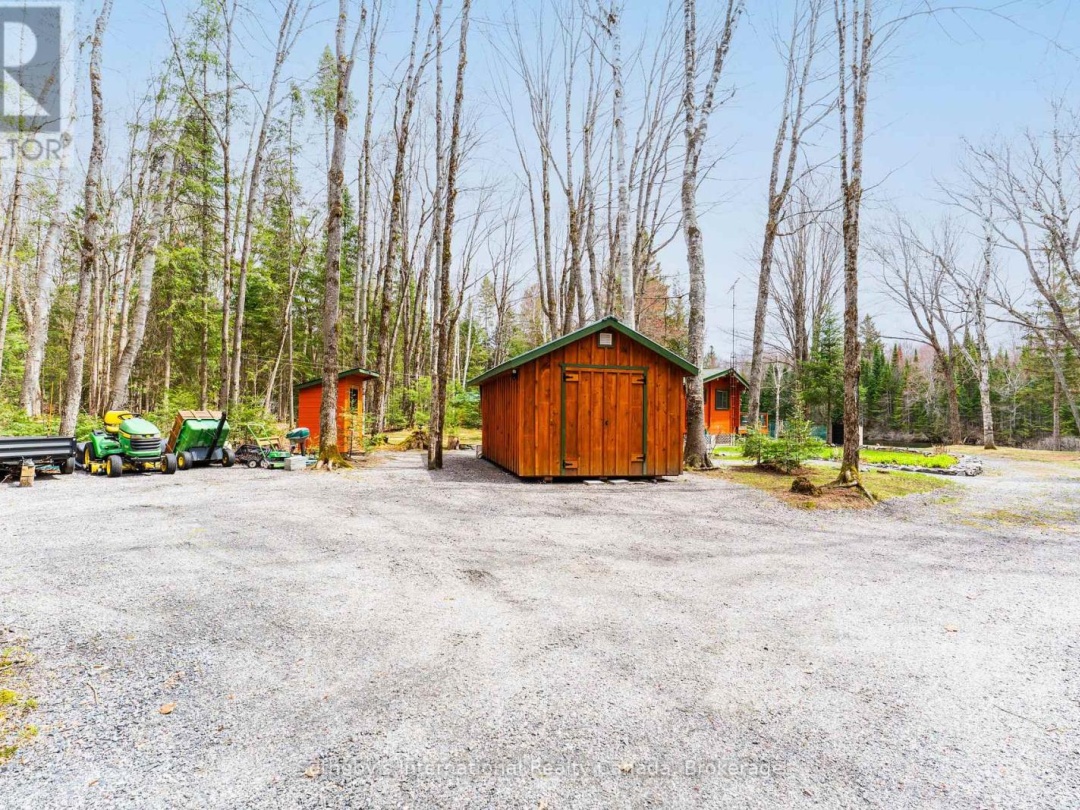 1041 CROCKFORD LANE S, Muskoka River