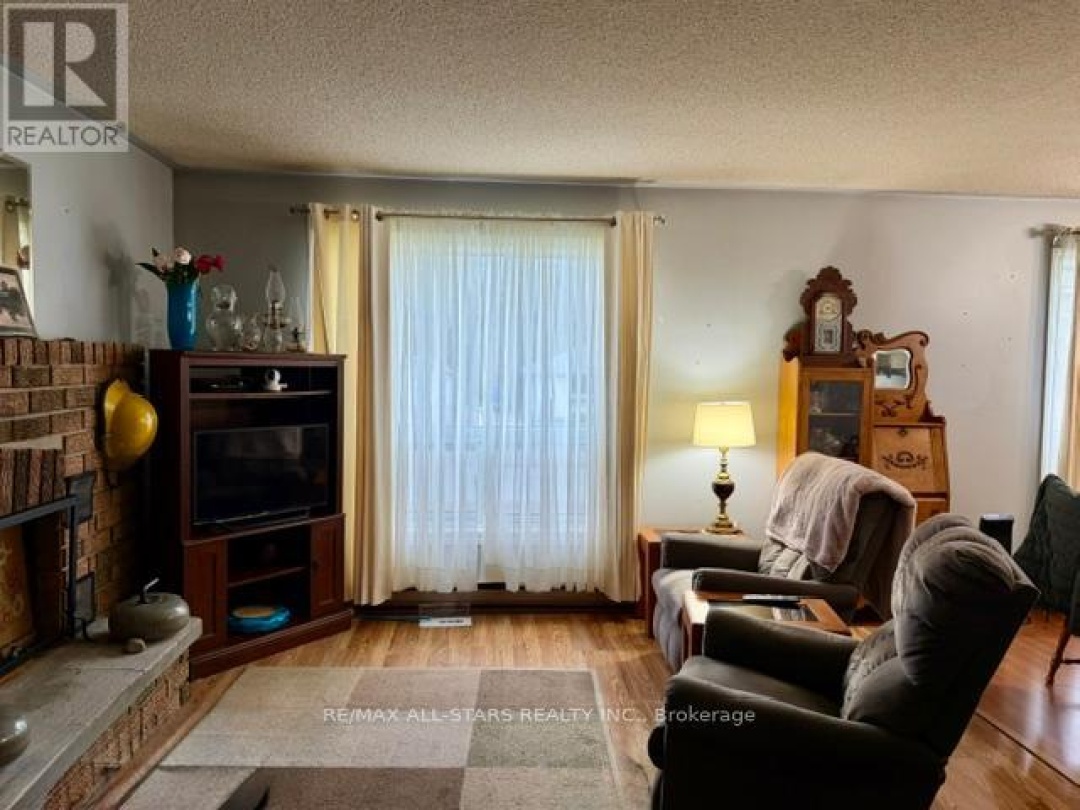 16 DUNN STREET, Kawartha Lakes (Bobcaygeon)