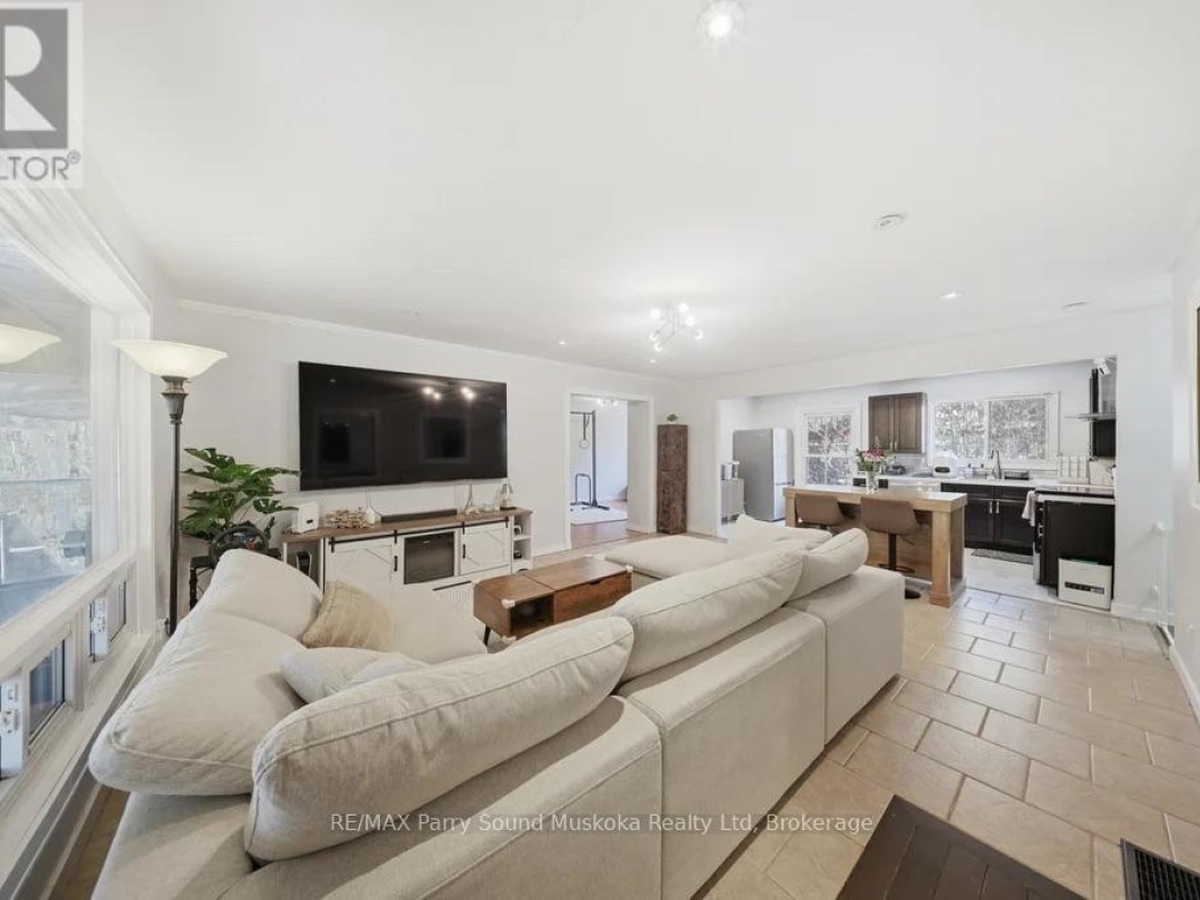 28 BLACK ROAD, Seguin