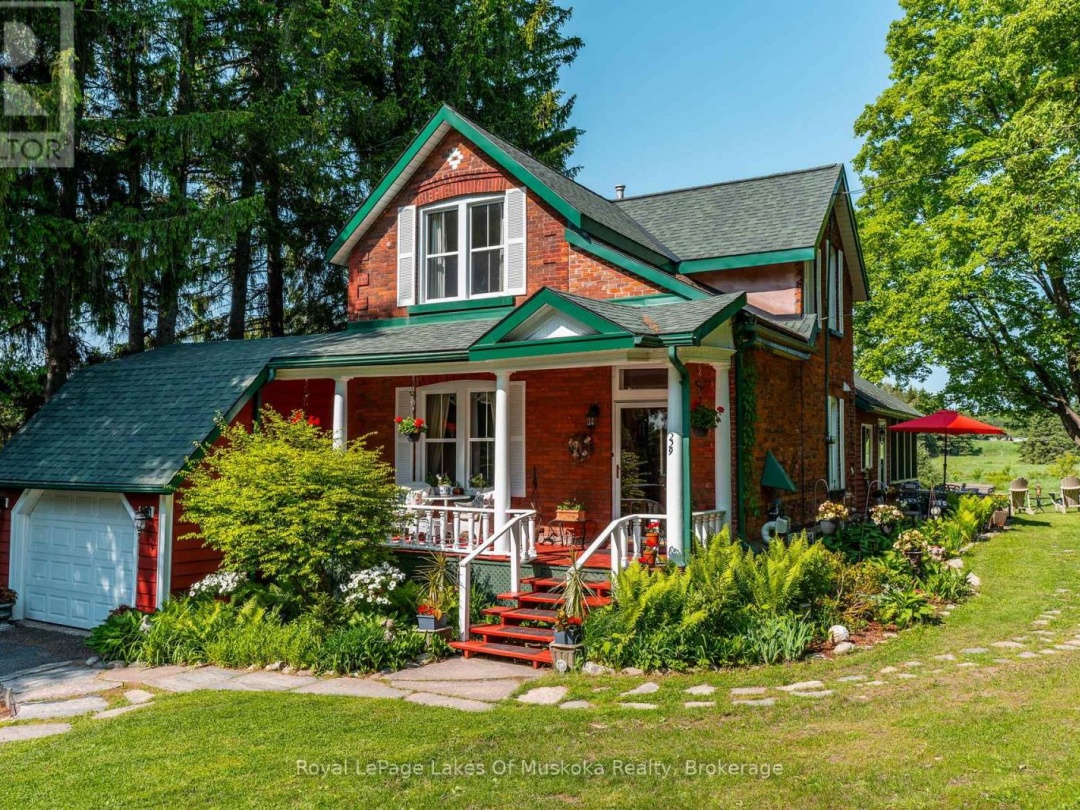 229 FRASERBURG ROAD, Bracebridge (Macaulay)