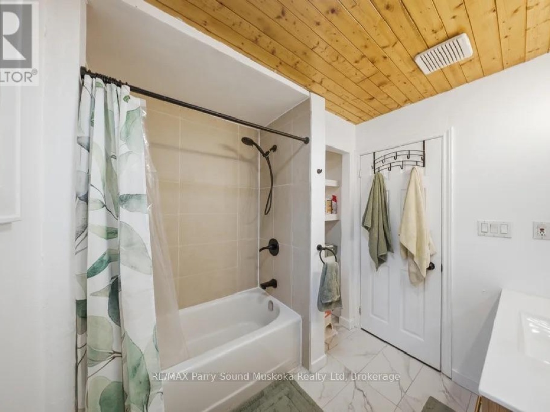 28 BLACK ROAD, Seguin