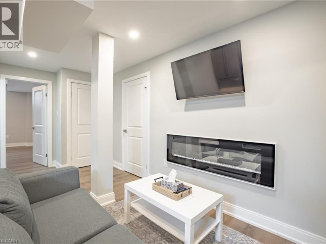 4 LOCKMAN Drive, Ancaster