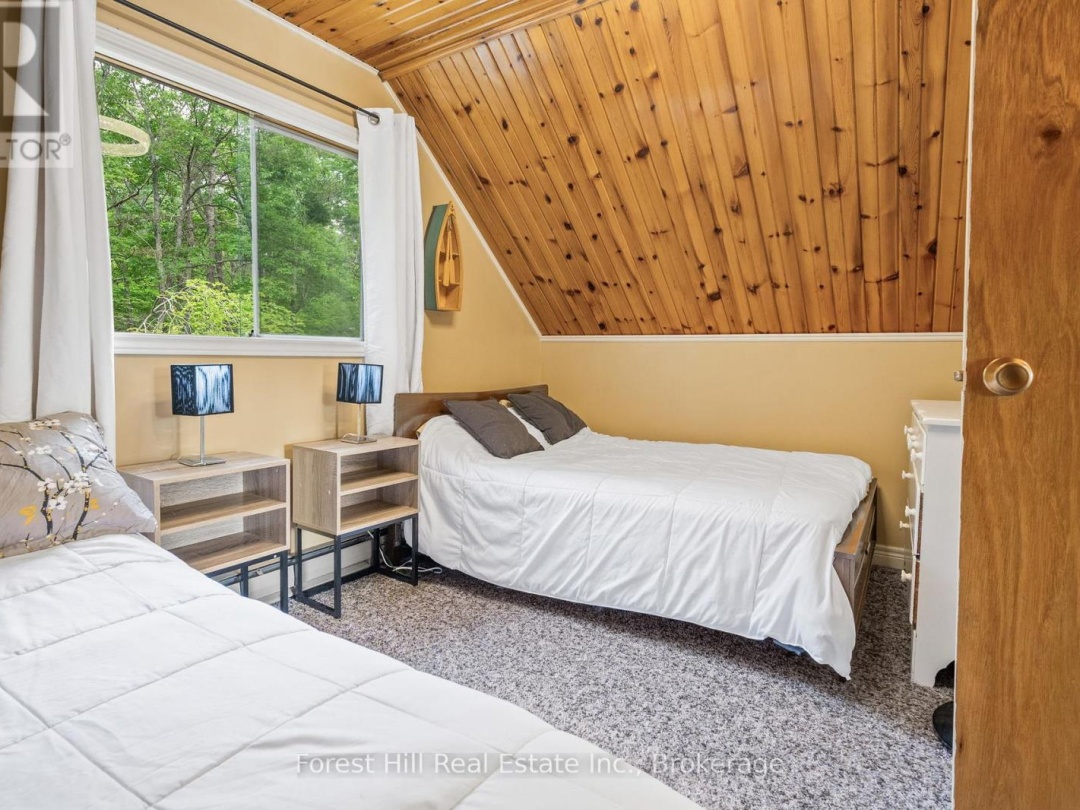 1099 BRACKEN TRAIL, Little Gull Lake