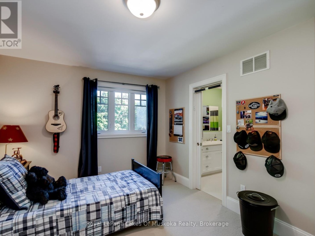 230 ECCLESTONE DRIVE, Bracebridge (Macaulay)