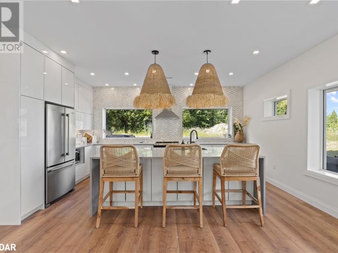 31 HEMLOCK Avenue, 