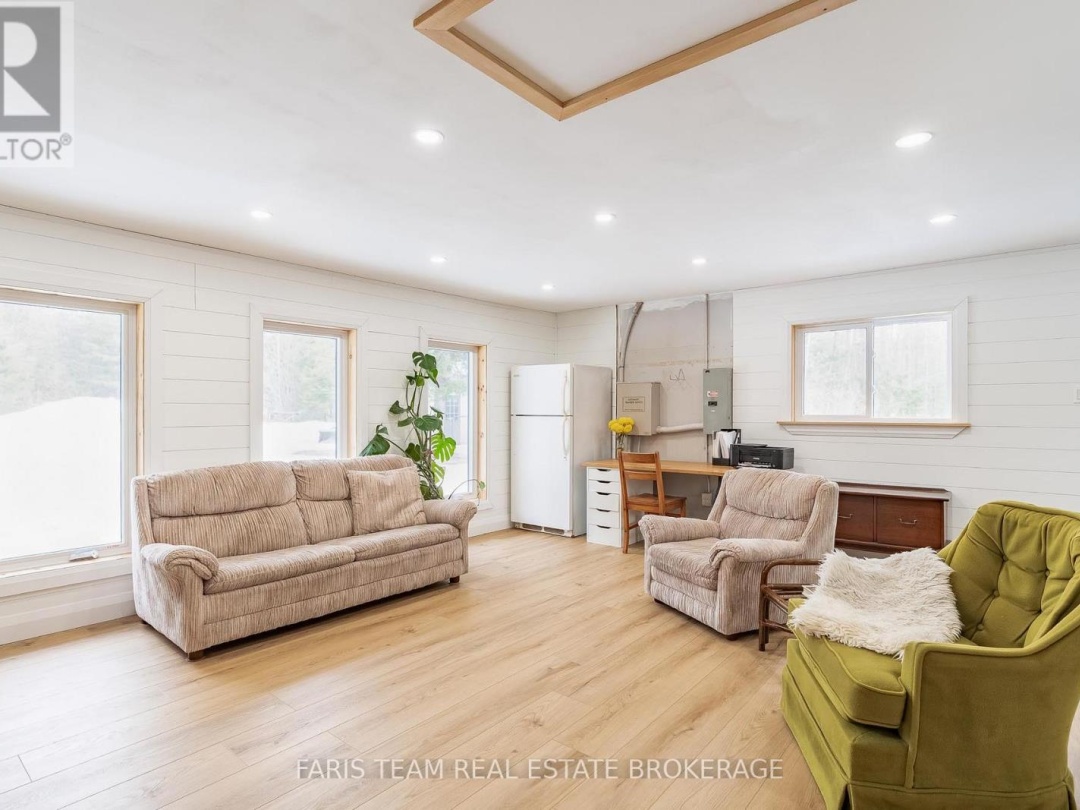 1520 ROSEMOUNT ROAD, Tay