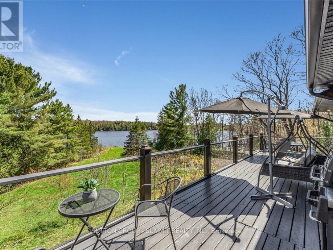 1 WINDY LANE, Portage Lake