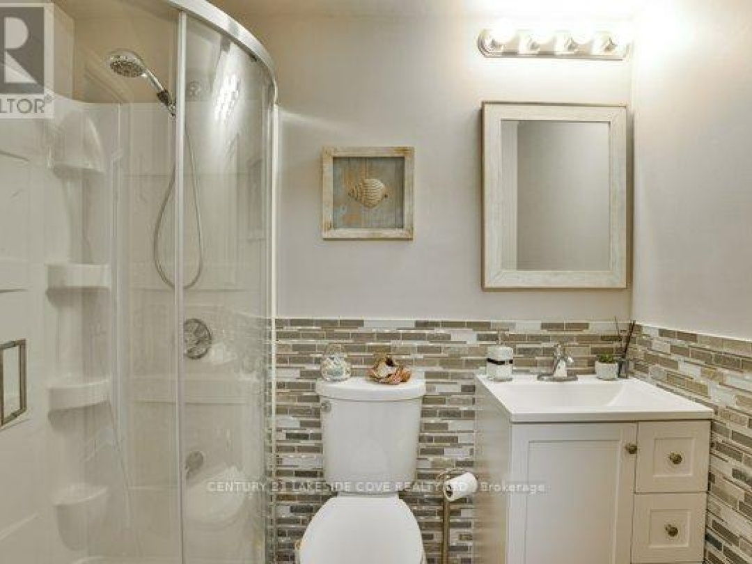 UNIT 14 - 1 PARADISE BOULEVARD, Lake Simcoe