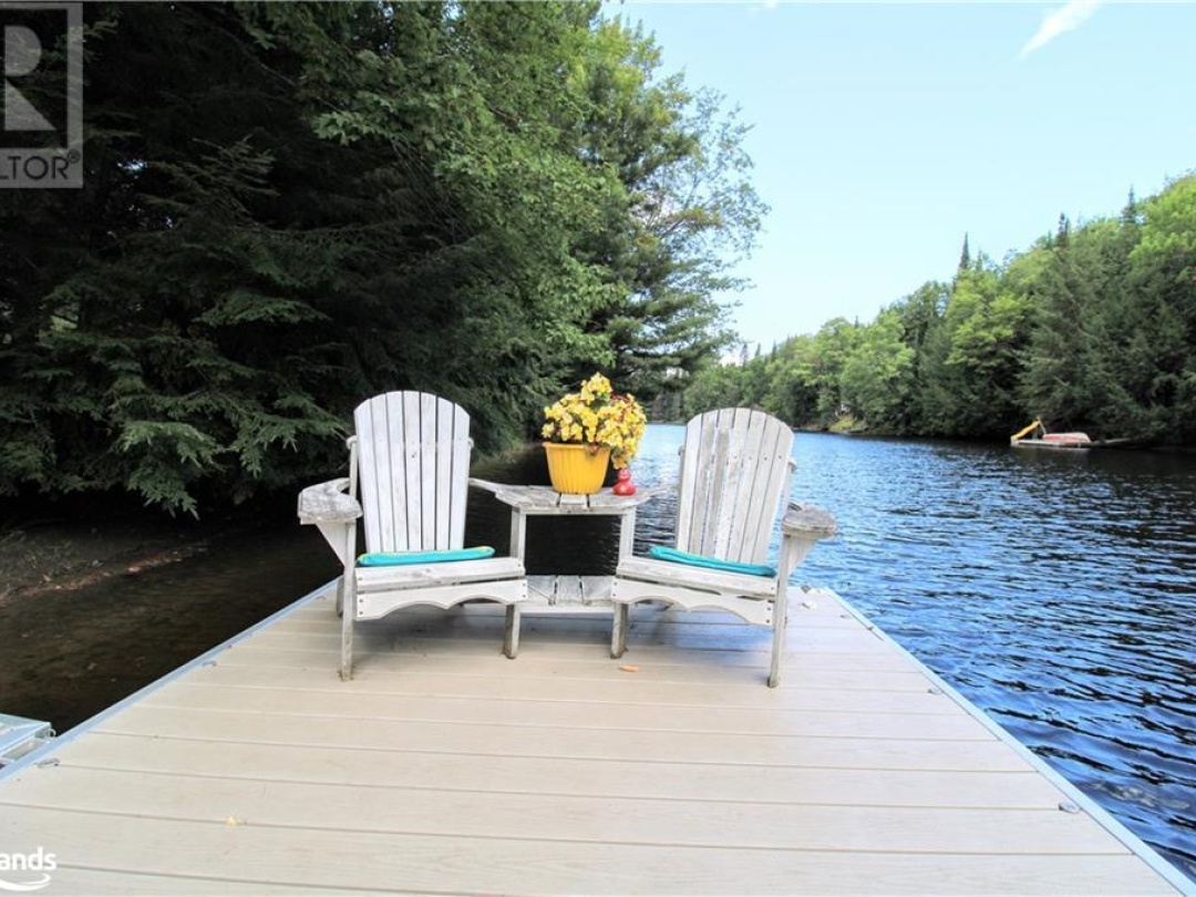 163 Bonnell Road, Muskoka River