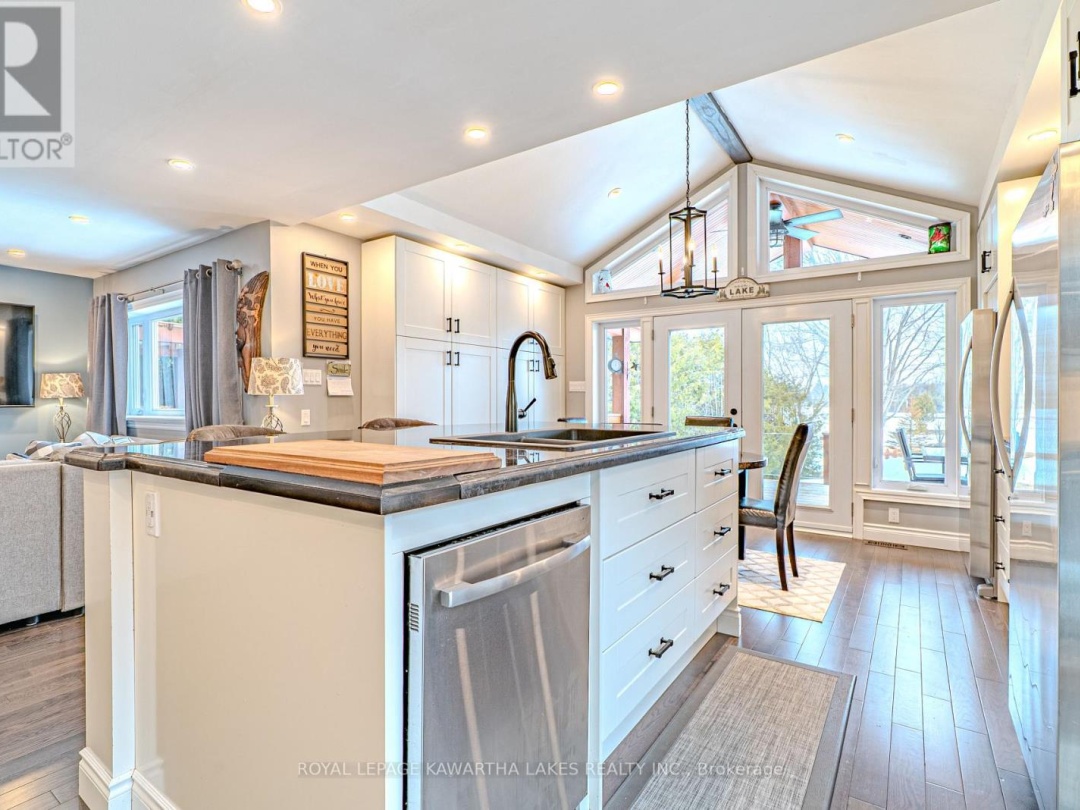 63 ROBINSON AVENUE, Mitchell Lake