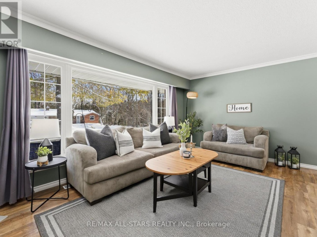 49 KENNEDY DRIVE, Kawartha Lakes (Fenelon Falls)