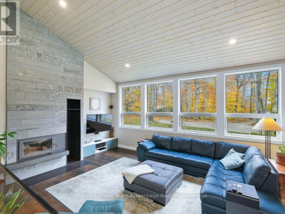 34 BEECHWOOD LANE, Hooton Lake