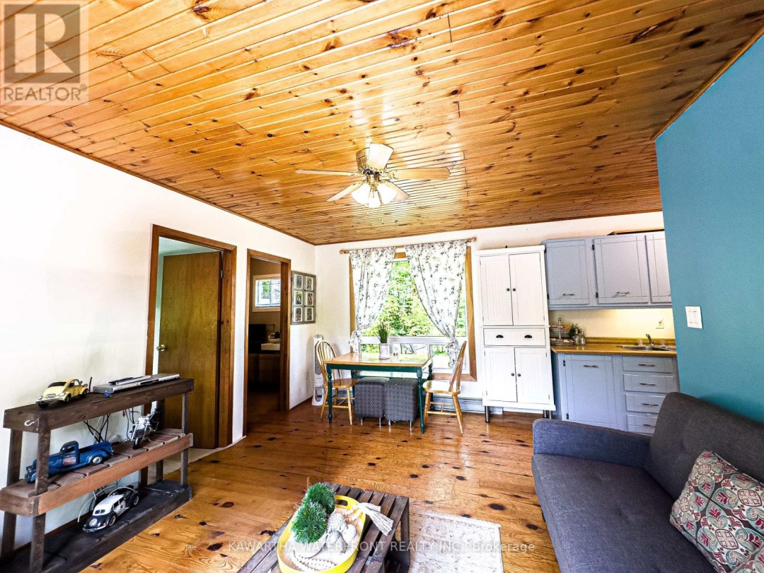 1120 ENGLISH CIRCLE, 