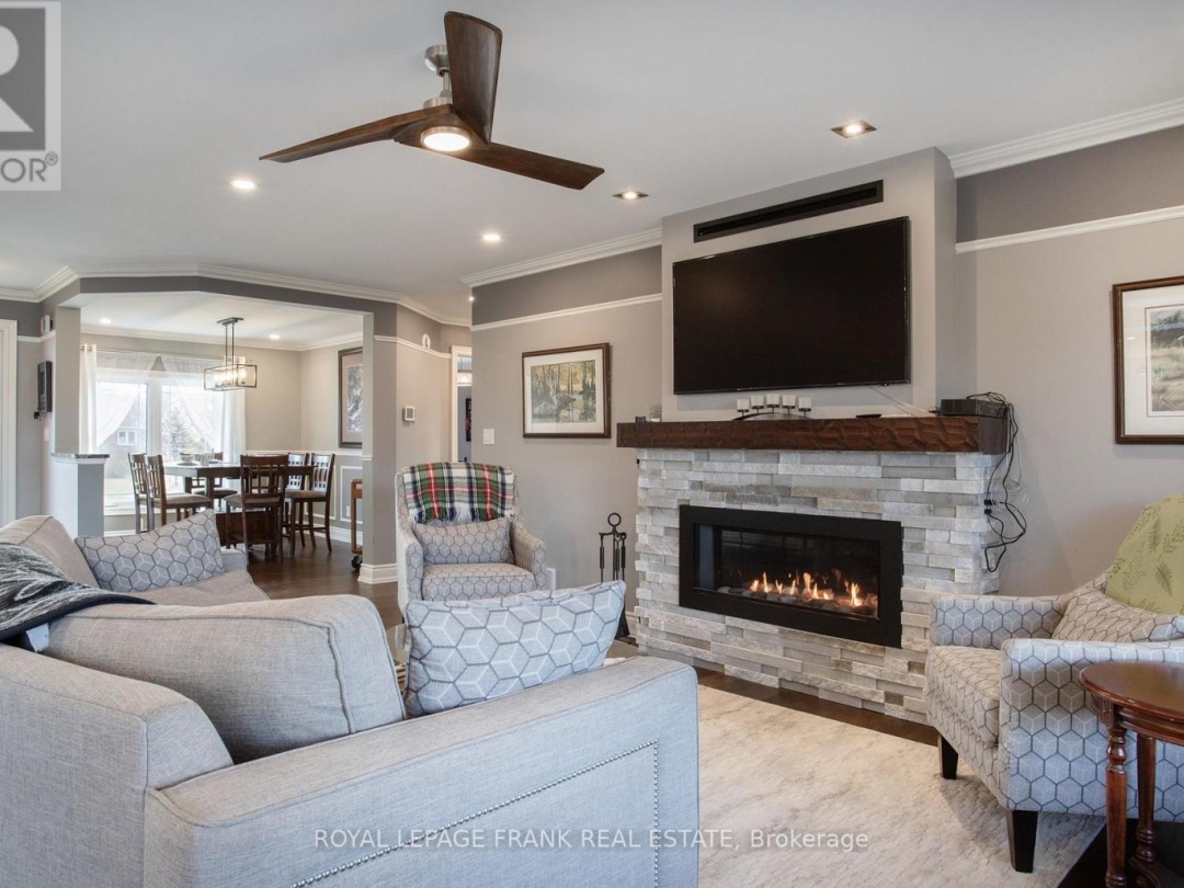 15 HALLETT CRESCENT, 