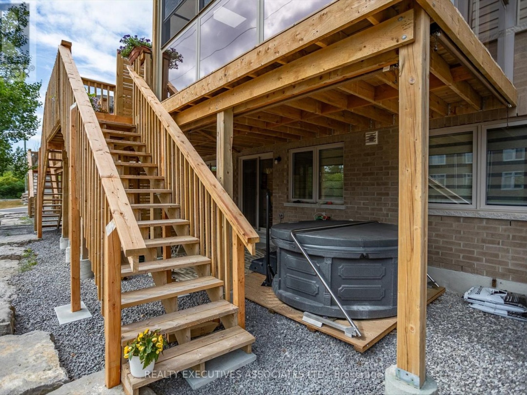 36 - 17 LAKEWOOD CRESCENT, 