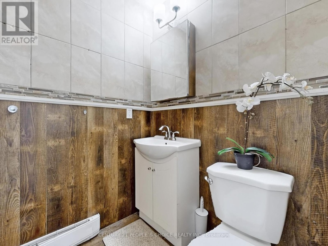 156 MAIN STREET W, 