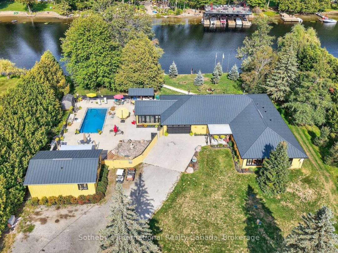 1082 BEAUMONT FARM ROAD, Muskoka River