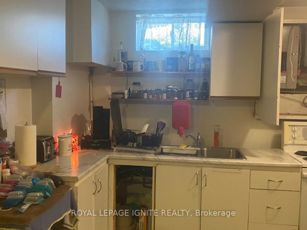 385 & 387 WEST STREET N, 