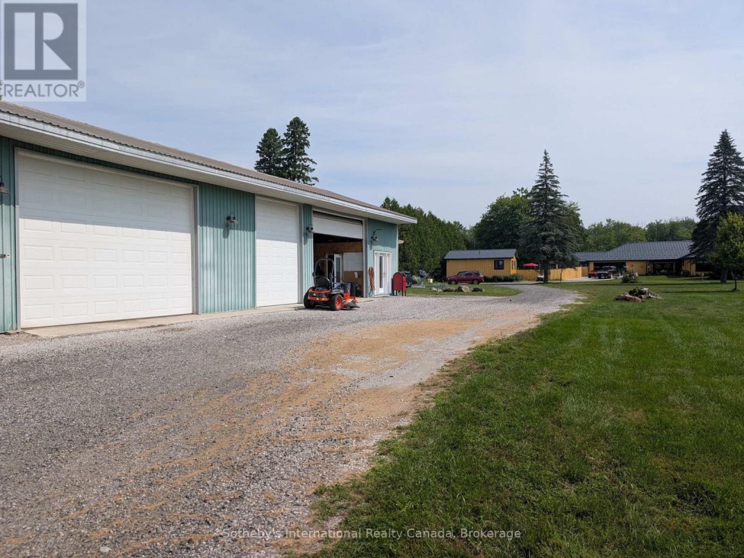 1082 BEAUMONT FARM ROAD, Muskoka River