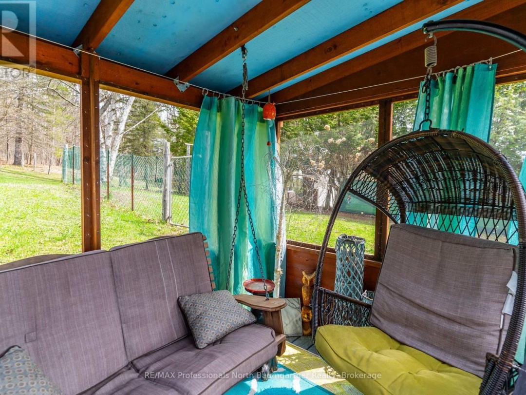 1093 REYNOLDS ROAD, Horseshoe Lake