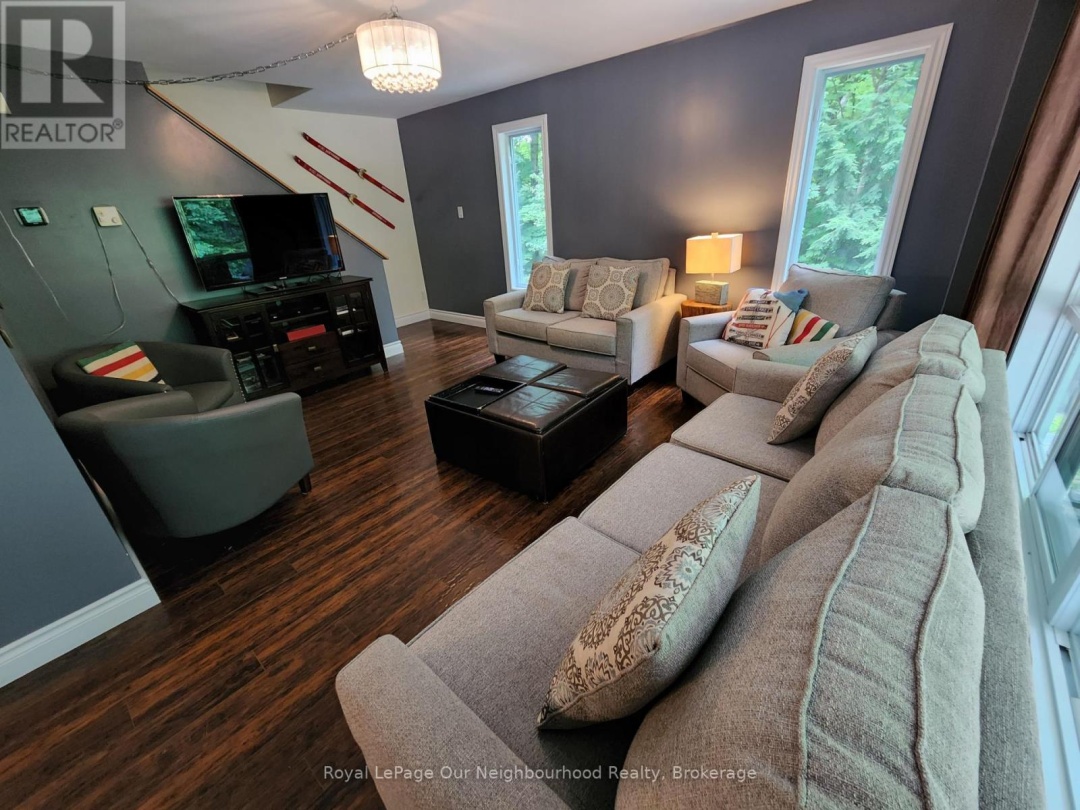 1042 SKI RIDGE TRAIL, 