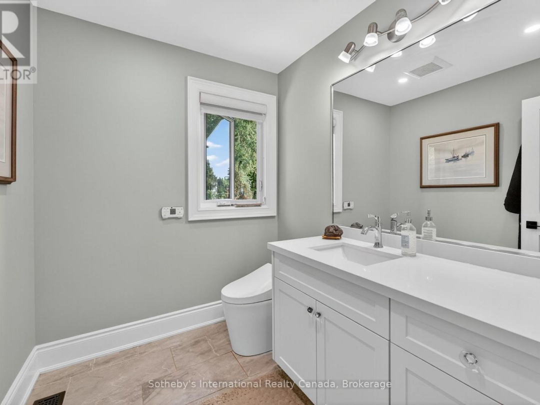 1082 BEAUMONT FARM ROAD, Muskoka River