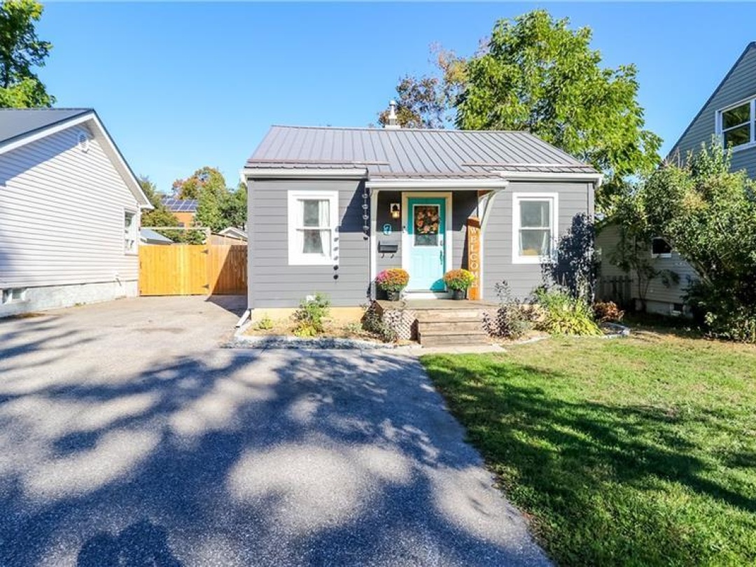 7 ALBANY Avenue, 