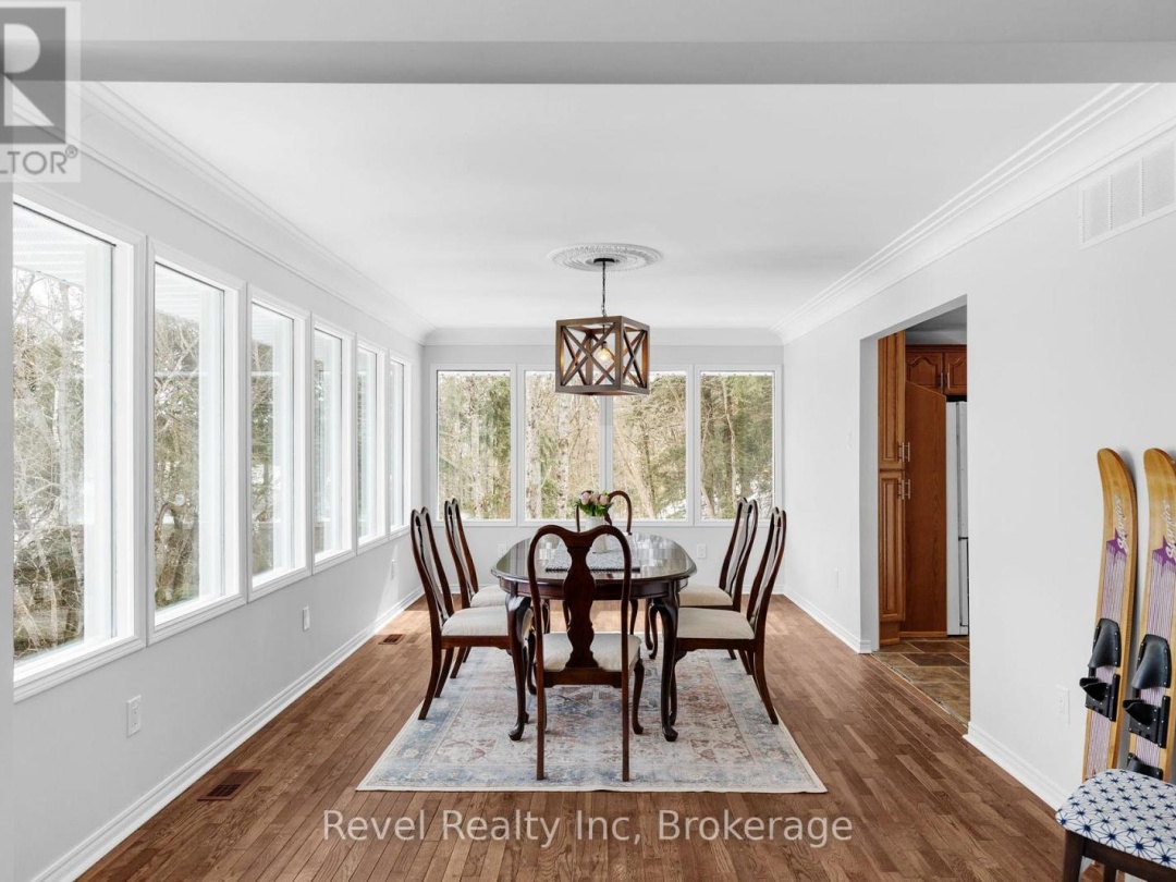 75 SILVER POINT DRIVE, Silver Lake
