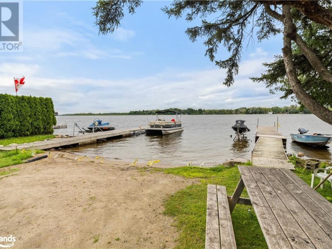 93 Sturgeon Glen, Sturgeon Lake