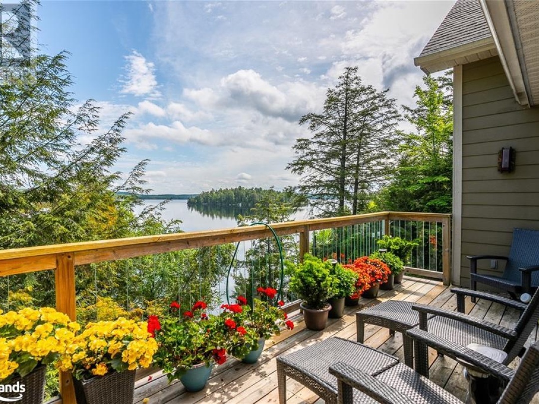 1107 Pine Point Road, Kennisis Lake