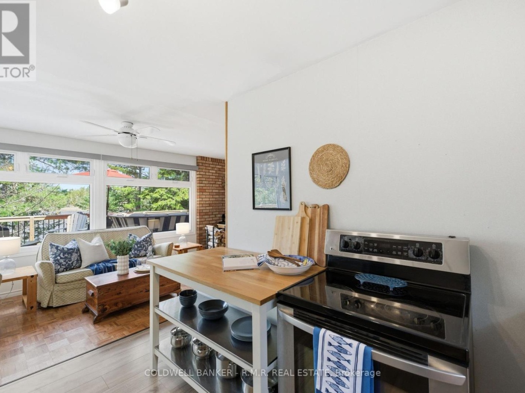 63 LITTLE SILVER LAKE WAY, Little Silver Lake