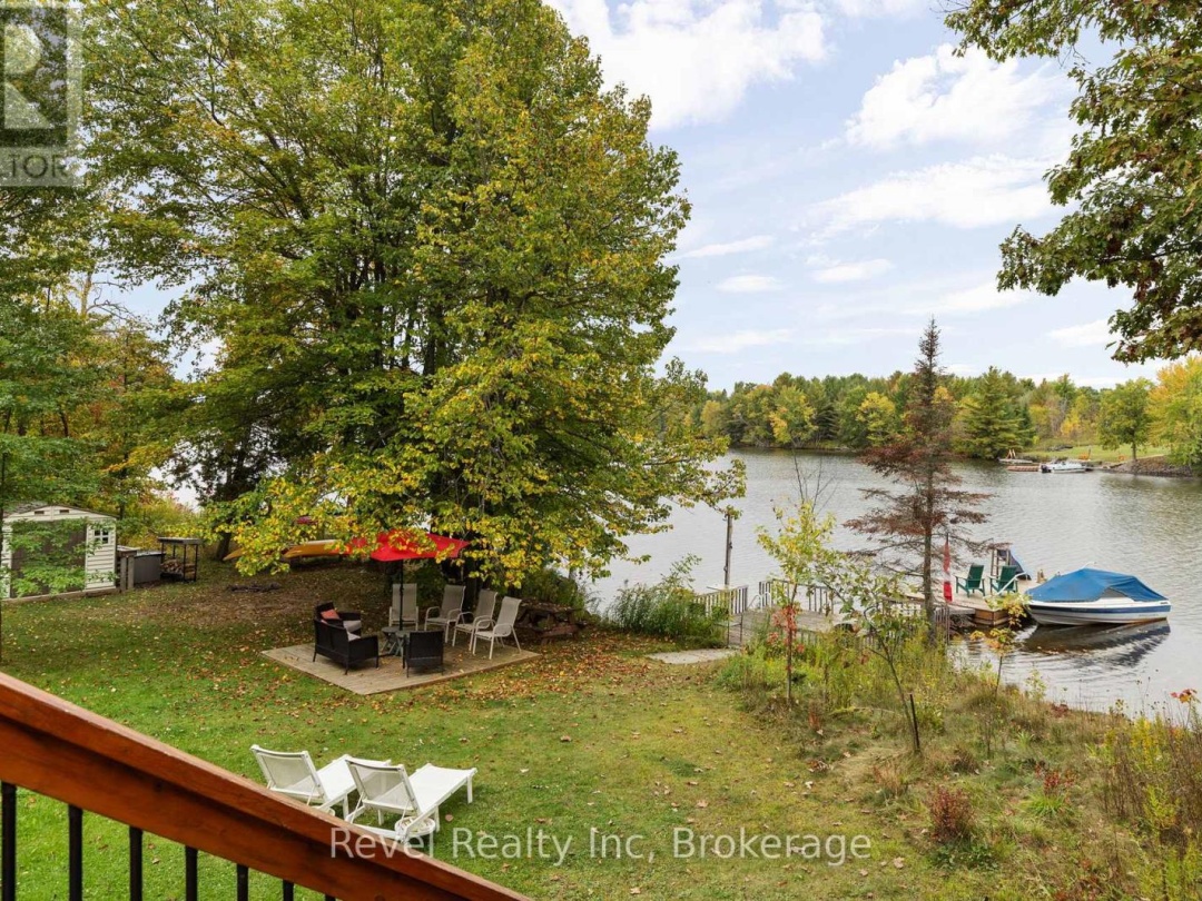 210 BURNETT'S ROAD, Manitouwabing Lake