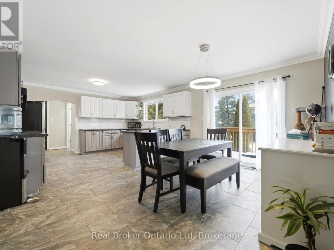 8271 93 HIGHWAY, Tiny (Wyebridge)