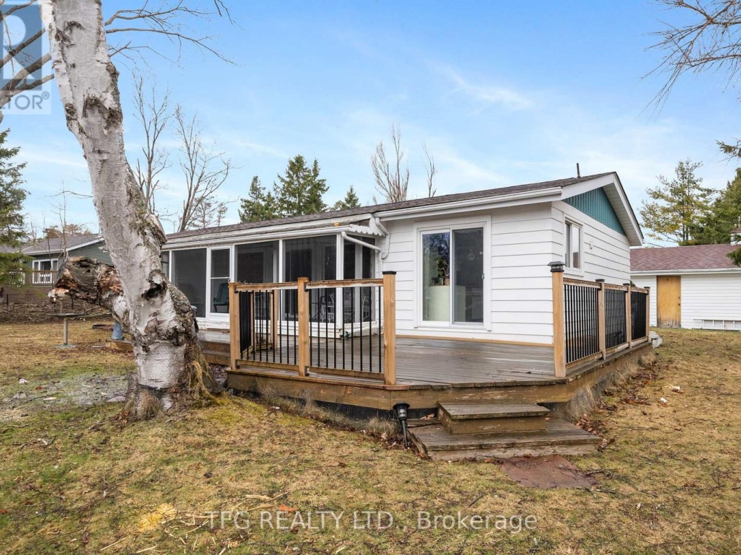 12 NORTH BAYOU ROAD, Sturgeon Lake