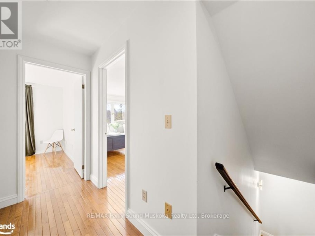 68 PINEWOOD ROAD, Long Lake