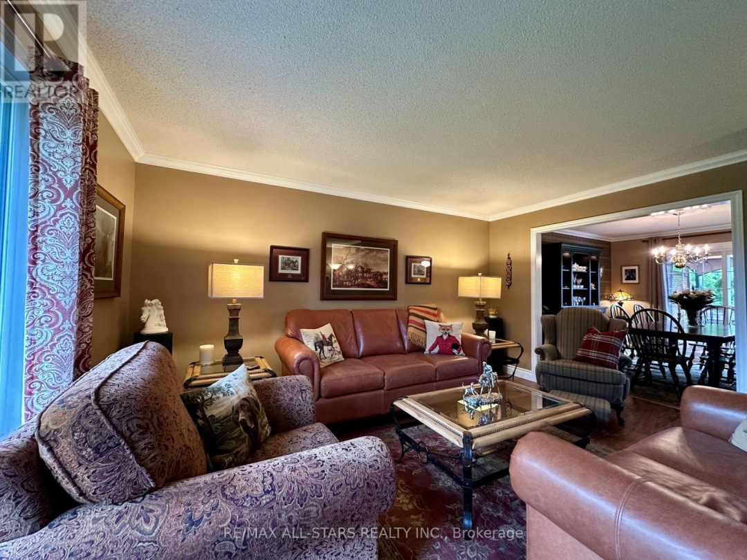 243 WEST STREET, Kawartha Lakes (Bobcaygeon)