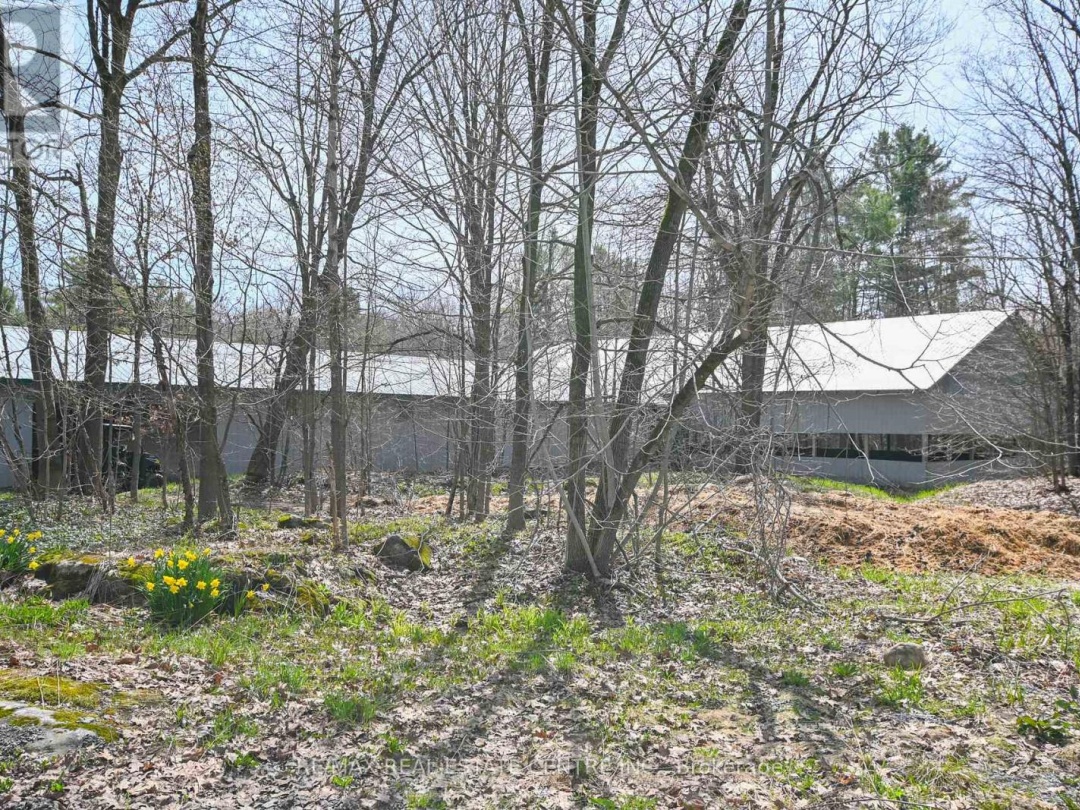 1033 NORTH SHORE DRIVE, Hoc Roc River