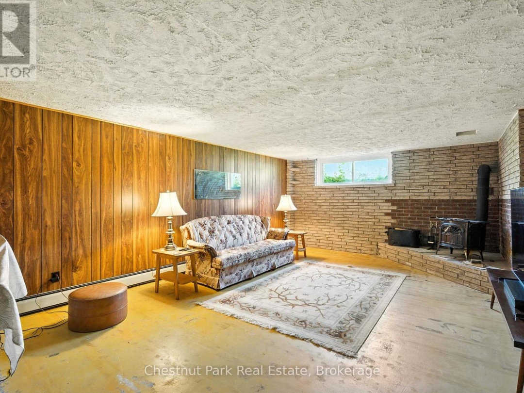 8 DANDELION LANE, 