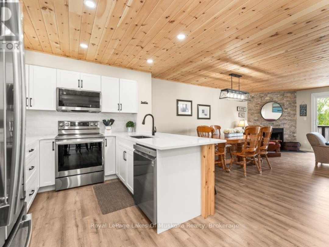 30 TURNER DRIVE, Peninsula Lake