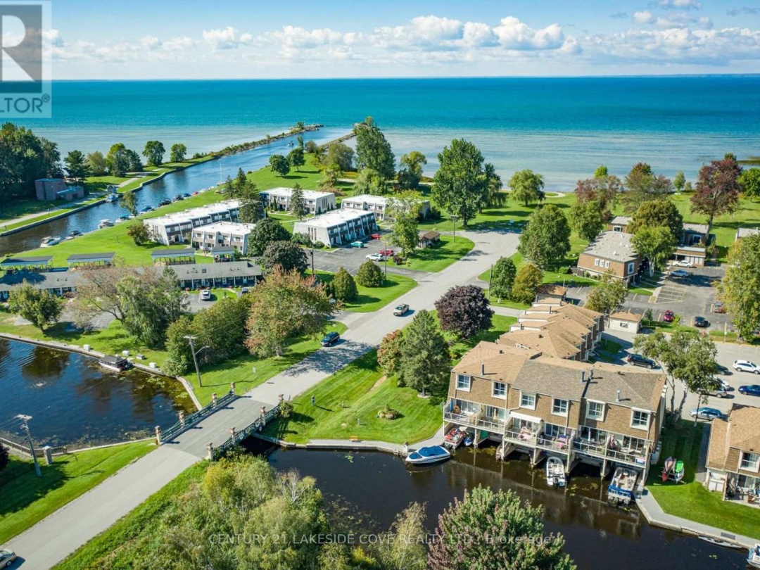 UNIT #6 - 4 PARADISE BOULEVARD, Lake Simcoe