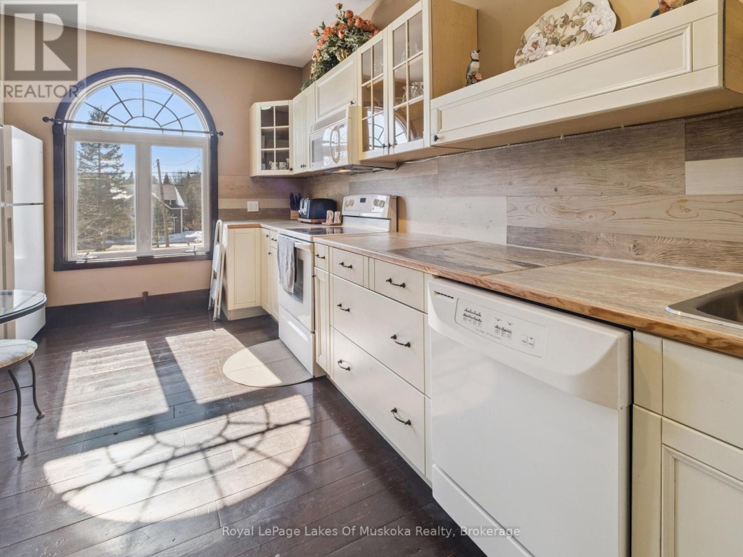 1441 CEDAR LANE, Bracebridge (Macaulay)