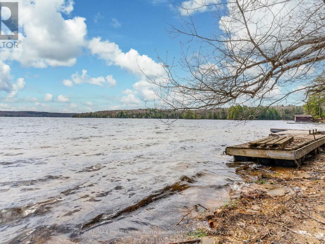 1093 REYNOLDS ROAD, Horseshoe Lake