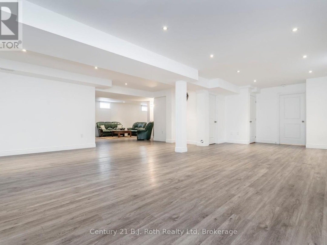 4 CHARLIE RAWSON BOULEVARD, Tay (Victoria Harbour)