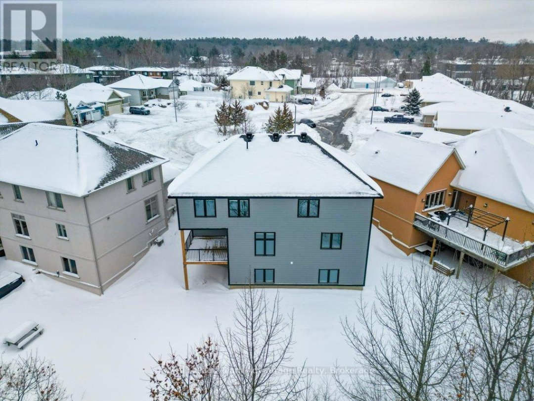 18 AVERY COURT, Parry Sound